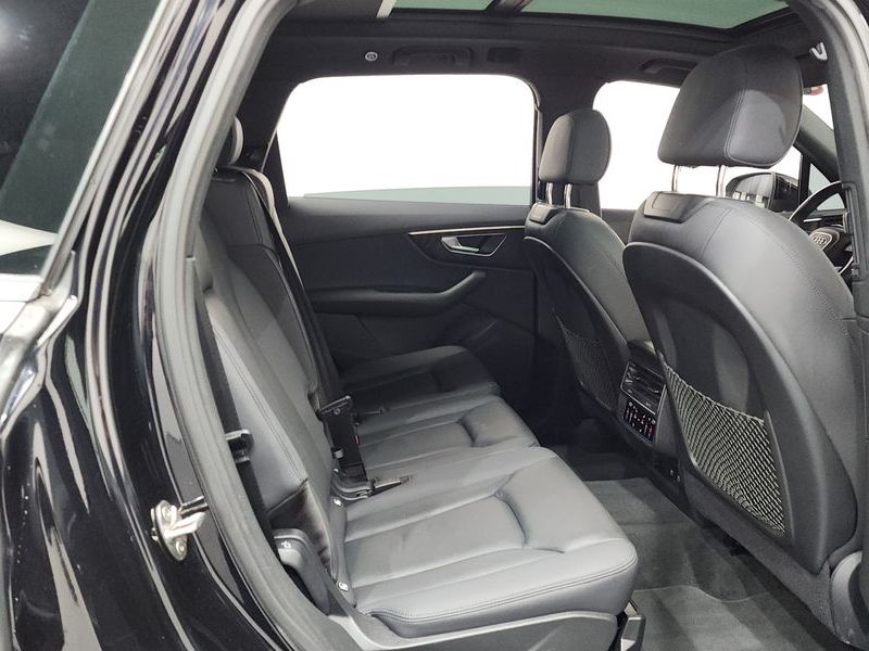 2021 Audi Q7 45 TDI Quattro Premium photo 12