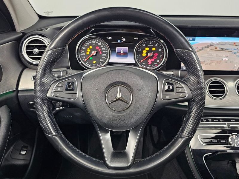 2017 Mercedes-Benz E-Class E200 Avantgarde photo 13