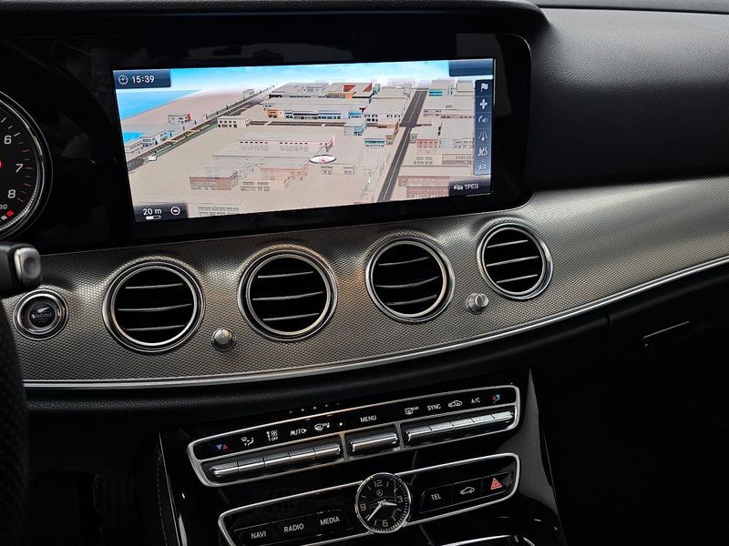 2017 Mercedes-Benz E-Class E200 Avantgarde photo 14