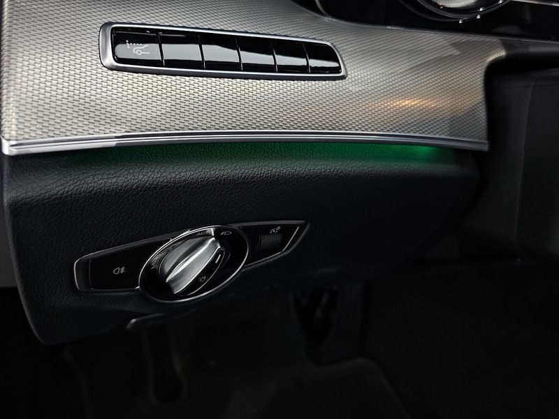 2017 Mercedes-Benz E-Class E200 Avantgarde photo 16