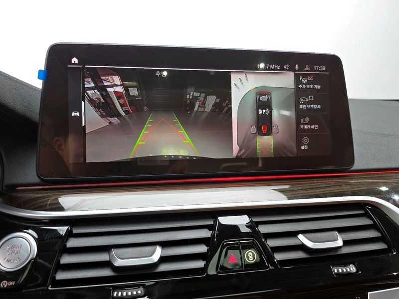 2021 BMW 5 Series 520i Luxury photo 15