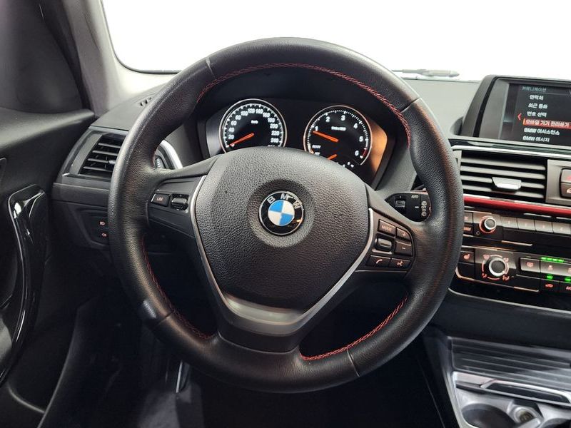 2018 BMW 1시리즈 118d Sport 5Door photo 12