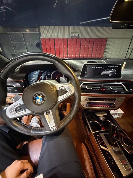 2019 BMW 7 Series M760Li xDrive photo 9