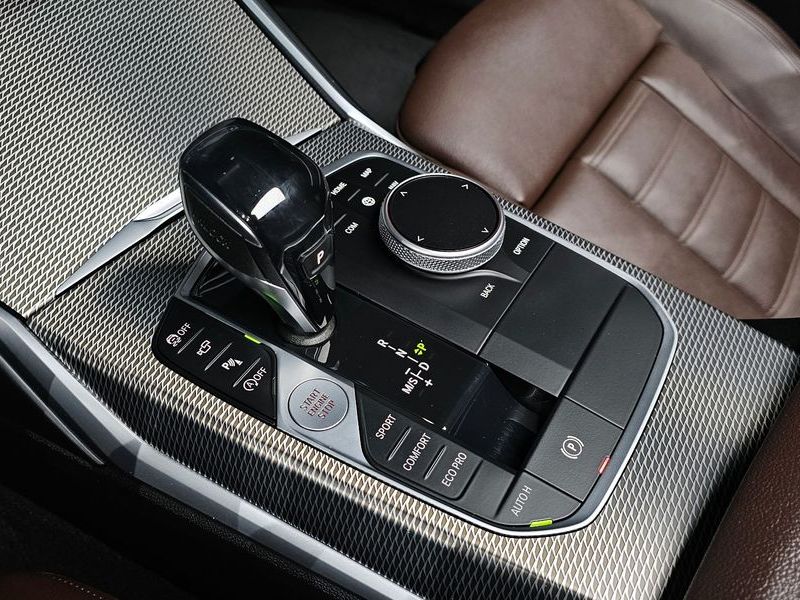 2019 BMW 3 Series 330i M Sport photo 9