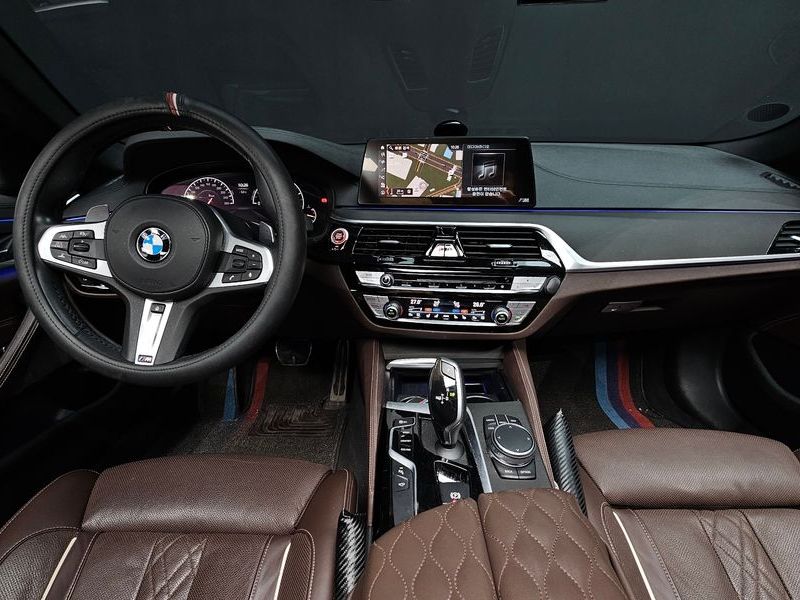 2019 BMW 5 Series 530i M Sport Package Plus photo 7