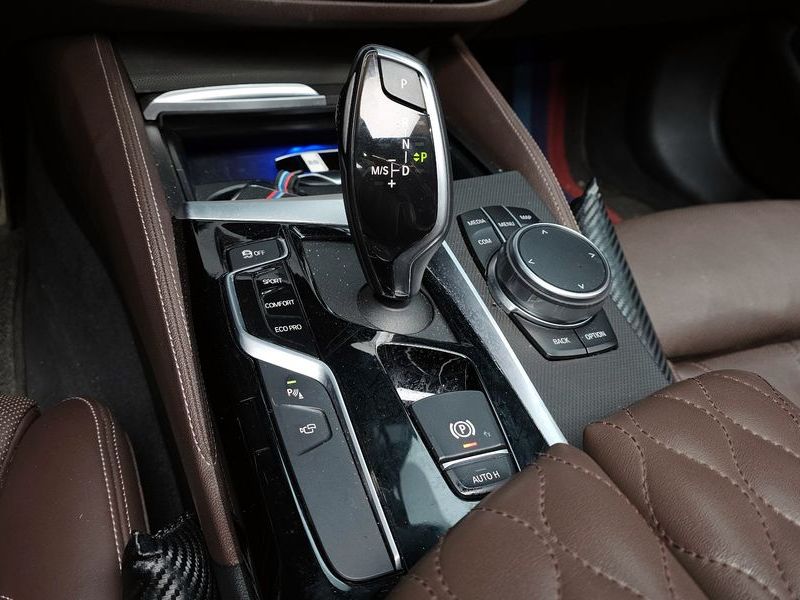 2019 BMW 5 Series 530i M Sport Package Plus photo 9