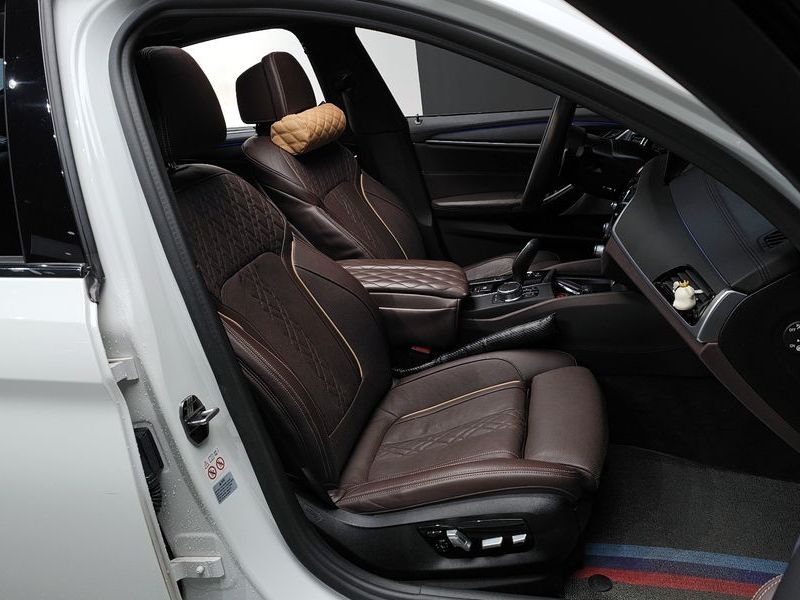 2019 BMW 5 Series 530i M Sport Package Plus photo 10