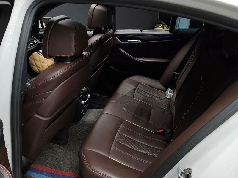 2019 BMW 5 Series 530i M Sport Package Plus photo 12