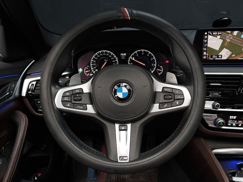 2019 BMW 5 Series 530i M Sport Package Plus photo 13