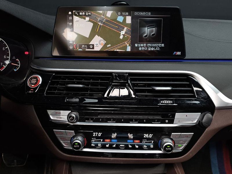 2019 BMW 5 Series 530i M Sport Package Plus photo 14