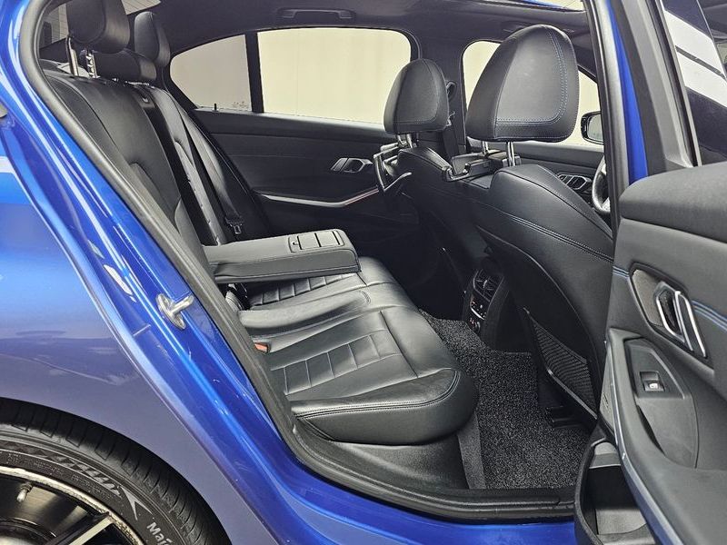 2019 BMW 3 Series 330i M Sport photo 12