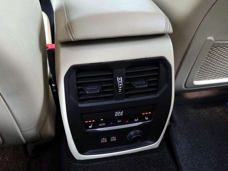 2019 BMW 3 Series 330i M Sport photo 18