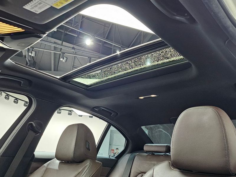 2019 BMW 3 Series 330i M Sport photo 16