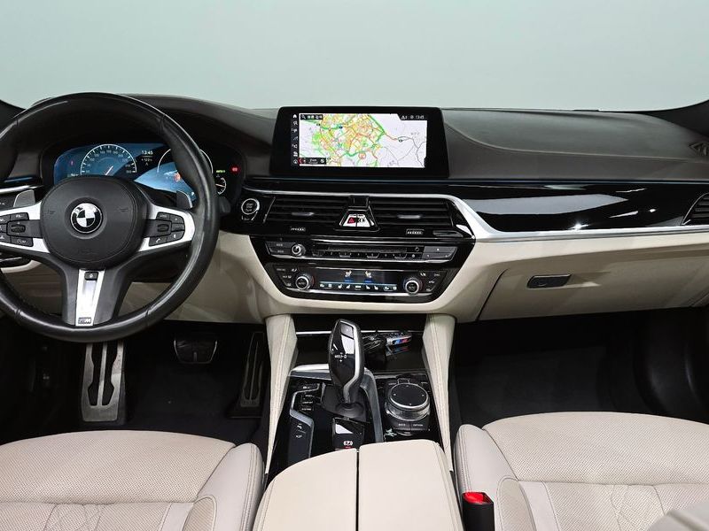 2019 BMW 5 Series 530i xDrive M Sport Package Plus photo 7