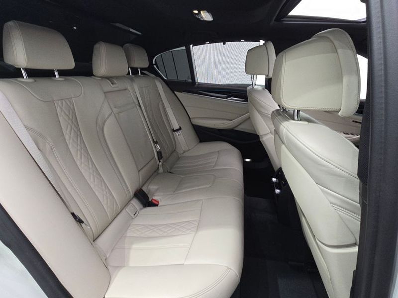 2019 BMW 5 Series 530i xDrive M Sport Package Plus photo 12