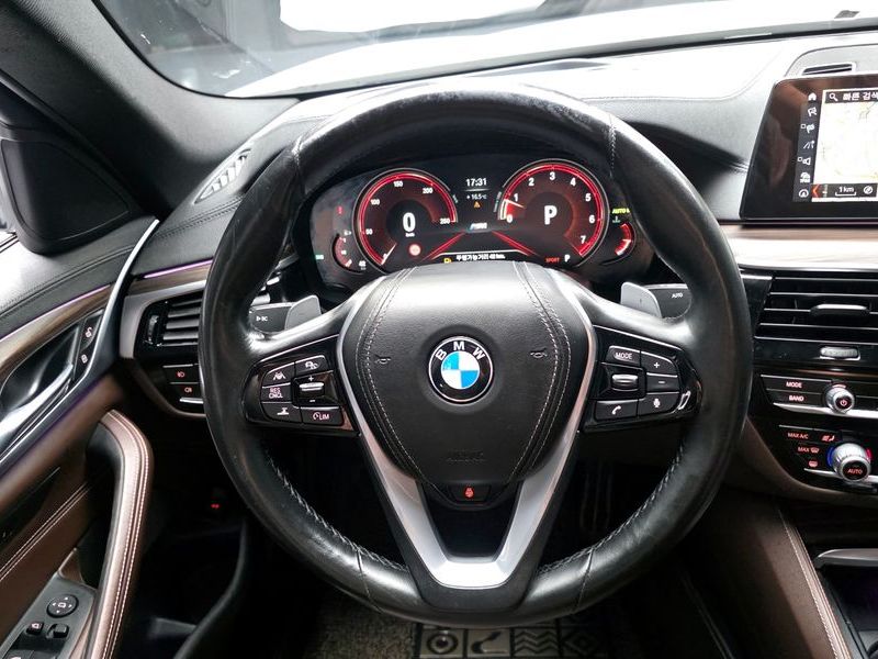 2018 BMW 5 Series 530i xDrive M Sport Package Plus photo 13
