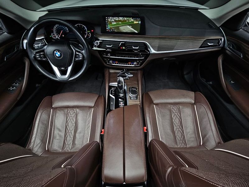 2018 BMW 5 Series 530i xDrive Luxury Plus photo 7