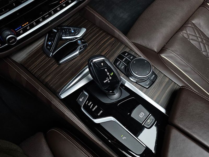 2018 BMW 5 Series 530i xDrive Luxury Plus photo 9