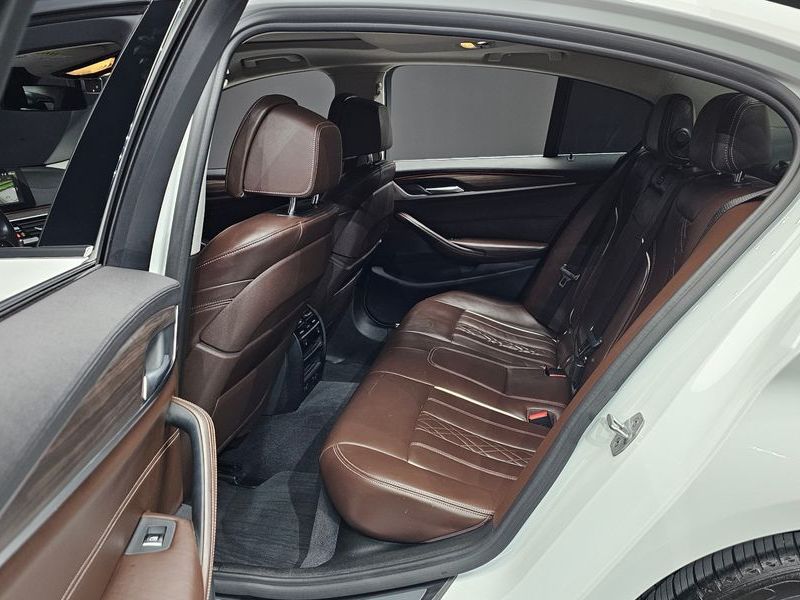 2018 BMW 5 Series 530i xDrive Luxury Plus photo 11