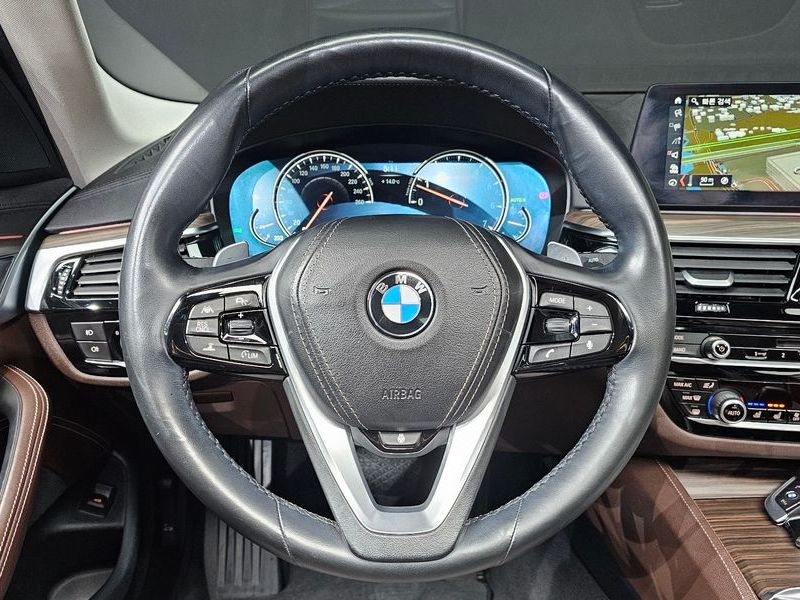 2018 BMW 5 Series 530i xDrive Luxury Plus photo 14