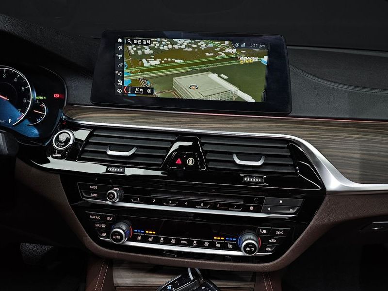 2018 BMW 5 Series 530i xDrive Luxury Plus photo 15
