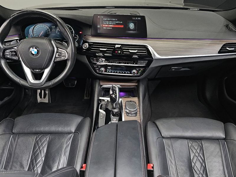 2018 BMW 5 Series 530i M Sport Package Plus photo 7