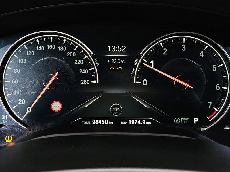 2018 BMW 5 Series 530i M Sport Package Plus photo 8