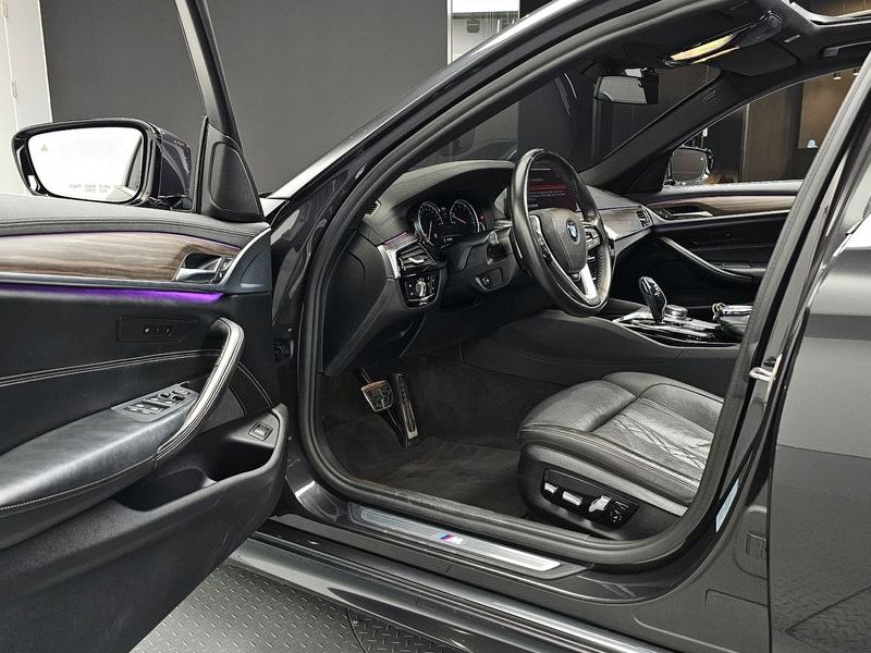 2018 BMW 5 Series 530i M Sport Package Plus photo 10