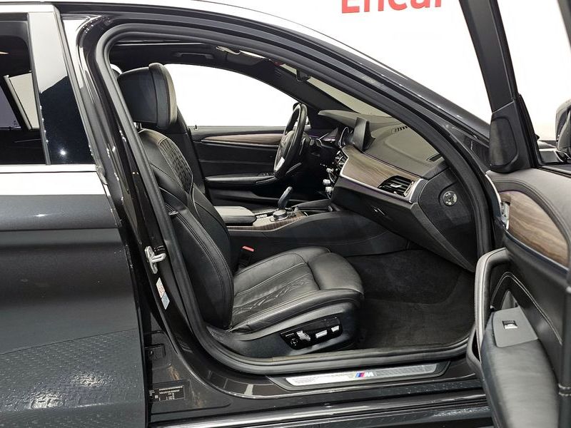2018 BMW 5 Series 530i M Sport Package Plus photo 11