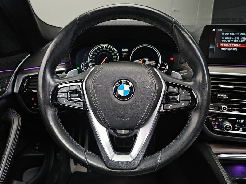 2018 BMW 5 Series 530i M Sport Package Plus photo 13