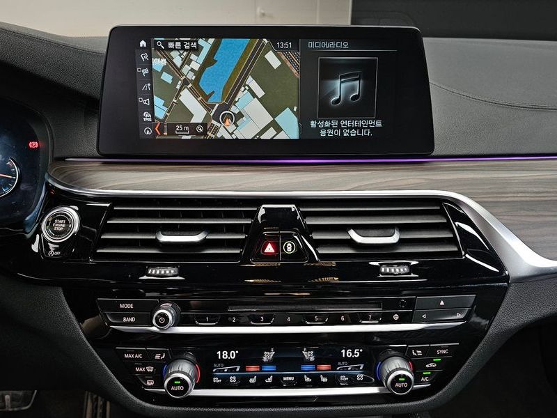 2018 BMW 5 Series 530i M Sport Package Plus photo 14