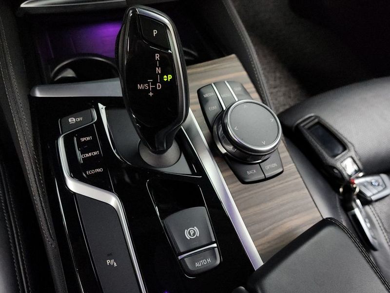 2018 BMW 5 Series 530i xDrive Luxury Plus photo 9