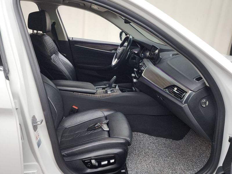 2018 BMW 5 Series 530i xDrive Luxury Plus photo 11