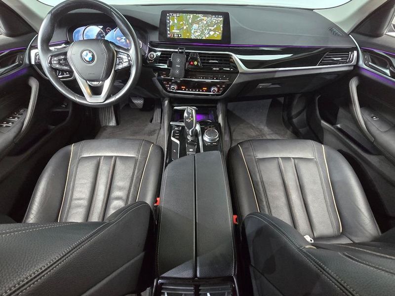 2018 BMW 5 Series 520i Luxury photo 7