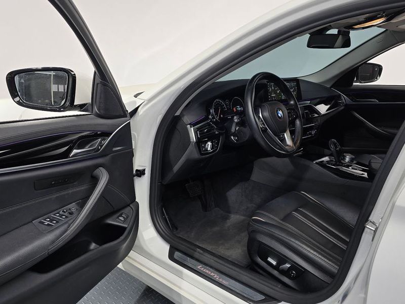 2018 BMW 5 Series 520i Luxury photo 10