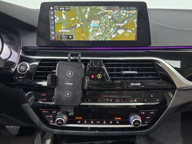 2018 BMW 5 Series 520i Luxury photo 14
