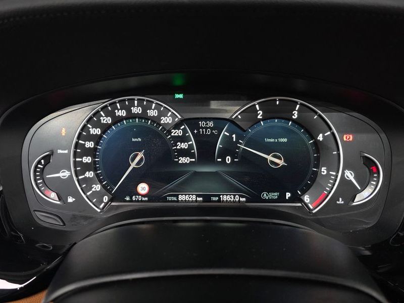 2018 BMW 5 Series 520d Luxury Special Edition photo 8