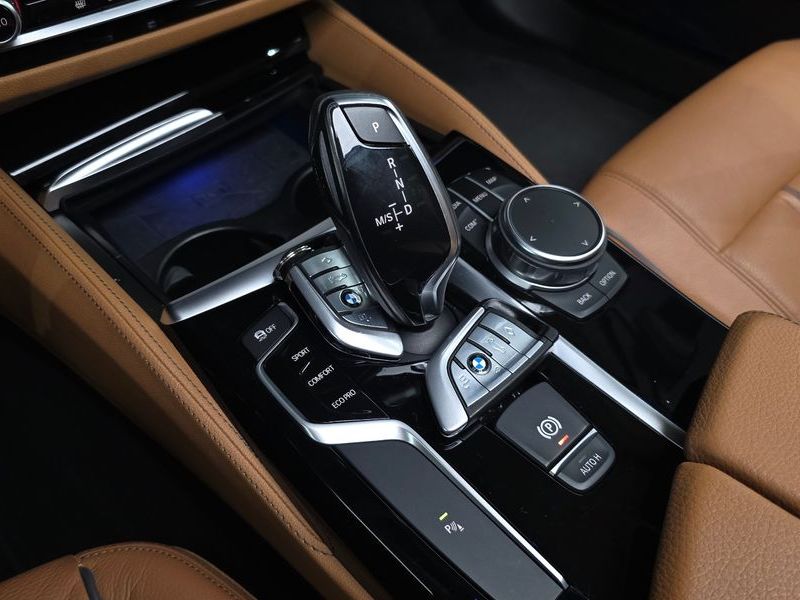 2018 BMW 5 Series 520d Luxury Special Edition photo 9