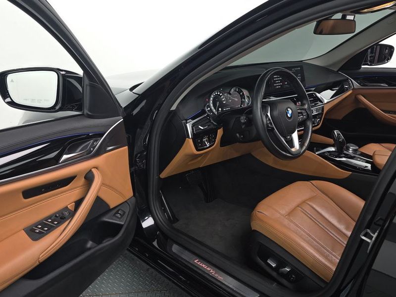 2018 BMW 5 Series 520d Luxury Special Edition photo 10
