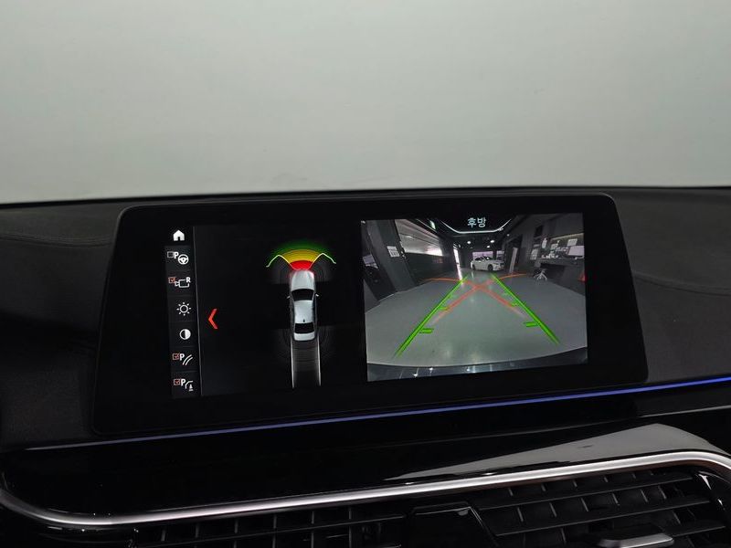 2018 BMW 5 Series 520d Luxury Special Edition photo 16