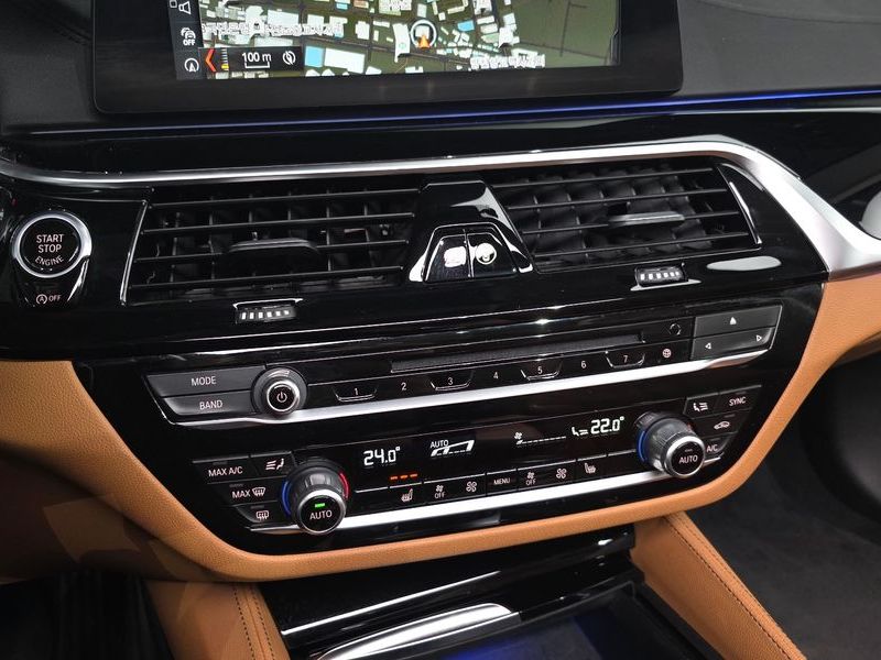 2018 BMW 5 Series 520d Luxury Special Edition photo 17