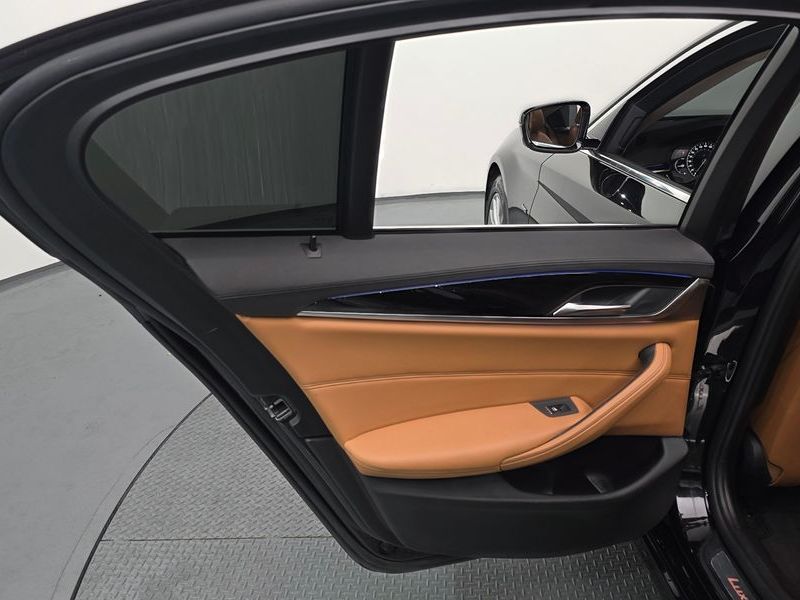 2018 BMW 5 Series 520d Luxury Special Edition photo 25