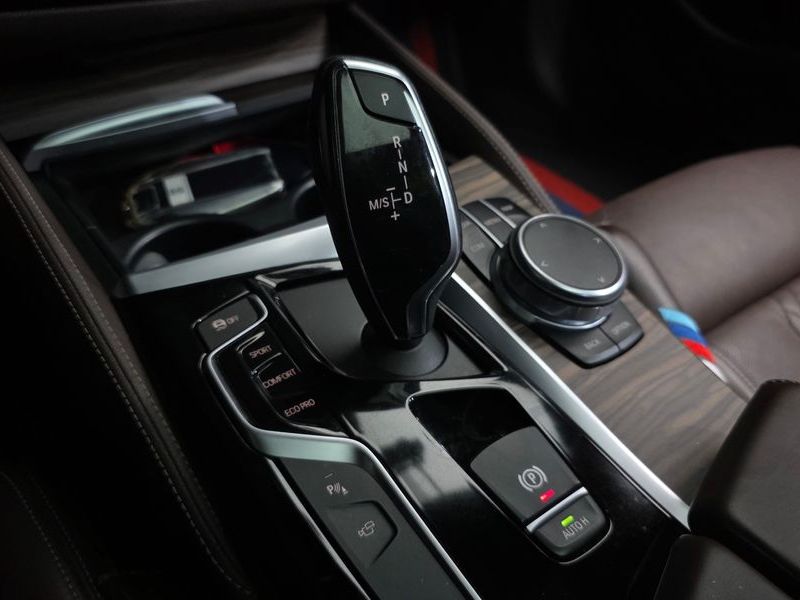 2018 BMW 5 Series 520d xDrive M Sport Package Plus photo 9