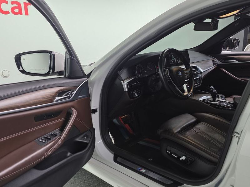 2018 BMW 5 Series 520d xDrive M Sport Package Plus photo 10