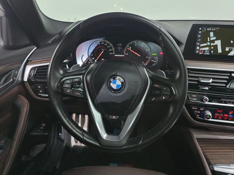 2018 BMW 5 Series 520d xDrive M Sport Package Plus photo 13
