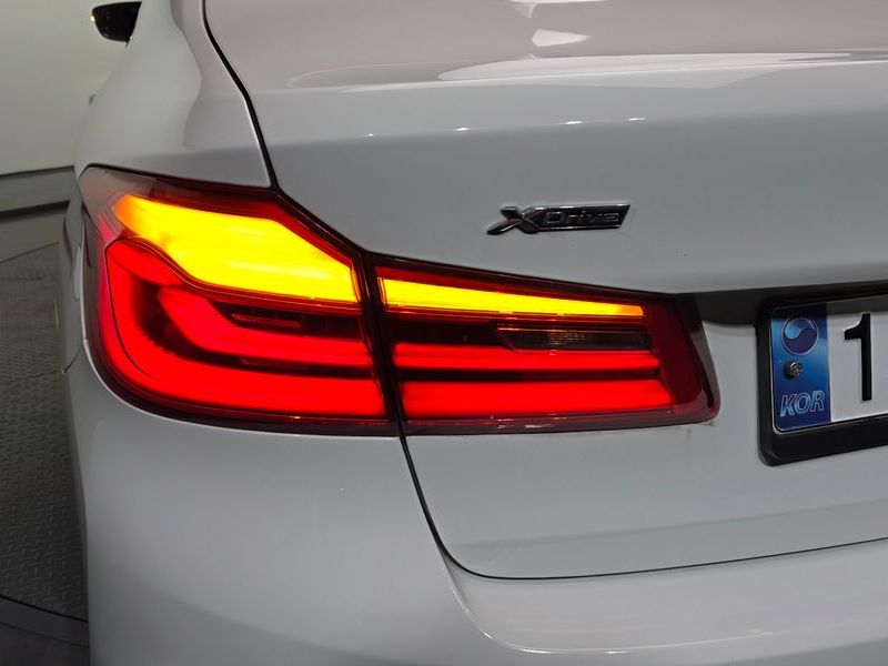 2018 BMW 5 Series 520d xDrive M Sport Package Plus photo 23
