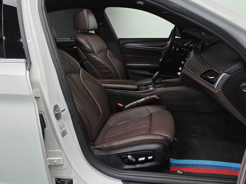 2018 BMW 5 Series 520d xDrive M Sport Package Plus photo 26