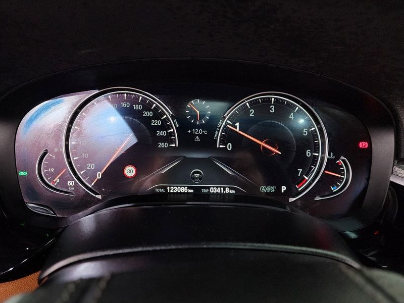 2018 BMW 5 Series 530i M Sport Package photo 8