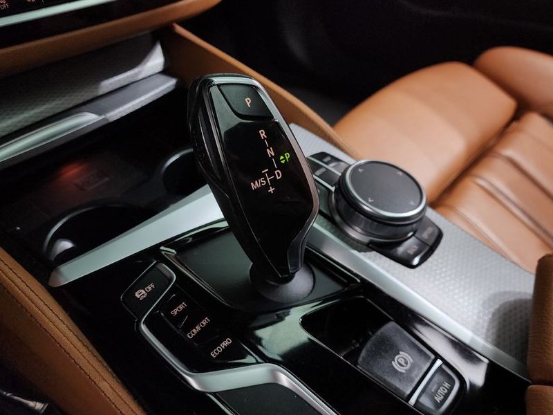 2018 BMW 5 Series 530i M Sport Package photo 9