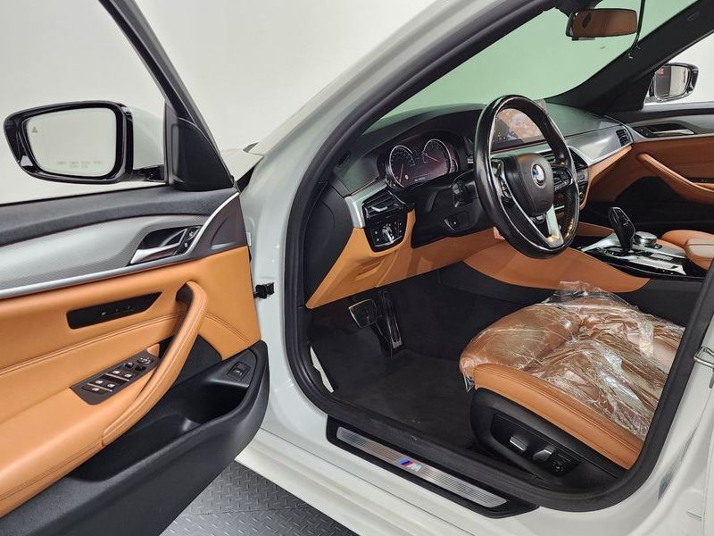 2018 BMW 5 Series 530i M Sport Package photo 10